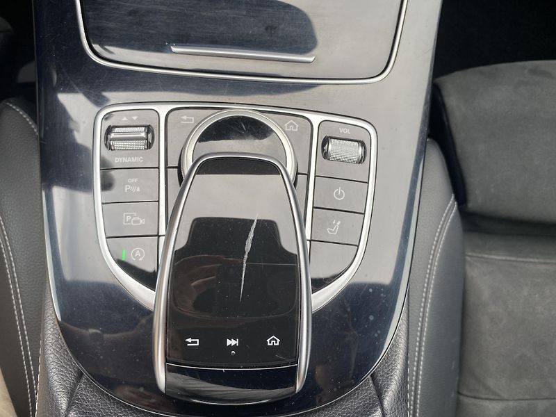 Mercedes-Benz Třídy E E 220d 4M AMG - fotka 26 z 27