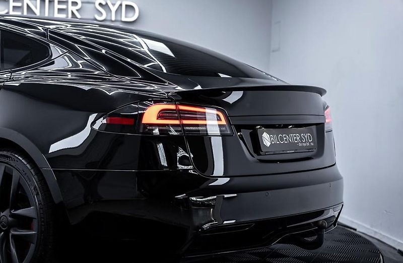 Tesla Model S Plaid AWD Tažné Yoke Panorama - fotka 11 z 25