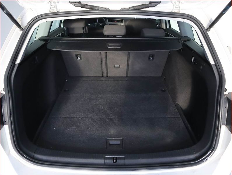 Volkswagen Golf (2016) 1.6 TDI, 4X4, Serv.kniha - fotka 14 z 18