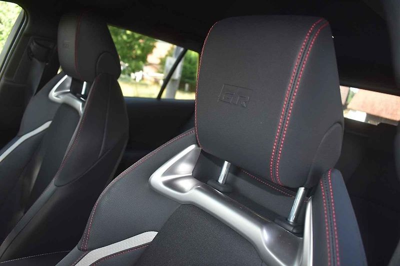 Modernizovaná Toyota Corolla TS se dobře cítí i na venkovských silnicích