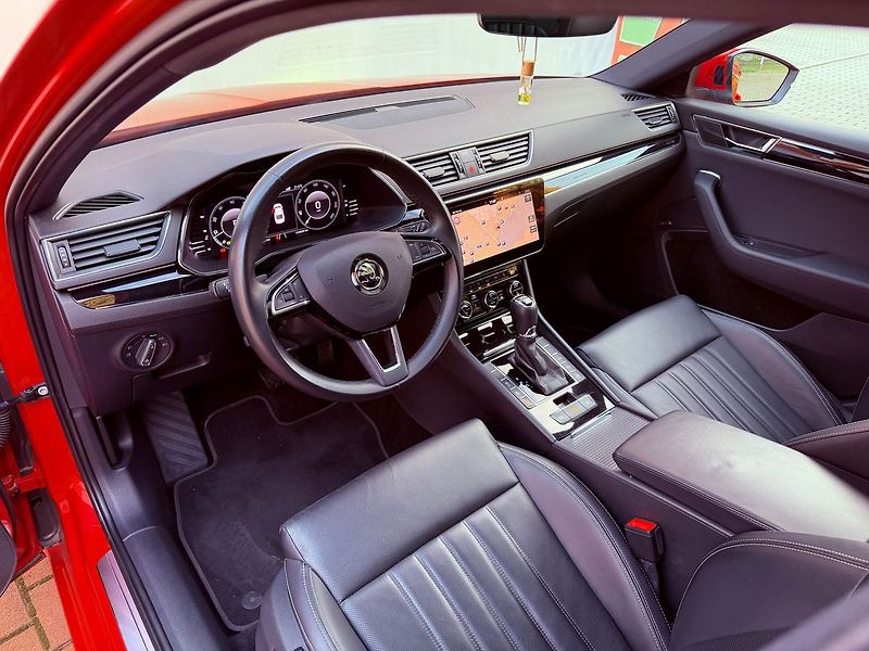 Škoda Superb 2.0 TDi DSG 4x4 L&K, ČR - fotka 21 z 40