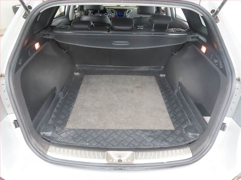 Hyundai i40 (2012) Premium 1.7 CRDi, ČR,1.maj - fotka 14 z 19