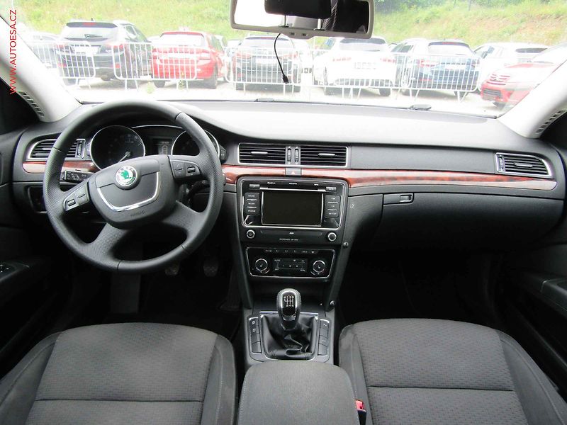 Škoda Superb (2010) 2.0TDI, ČR, Bixenon - fotka 8 z 17