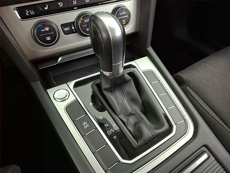 Volkswagen Passat (2019) 2.0 TDI, Automat, Navi - fotka 13 z 22