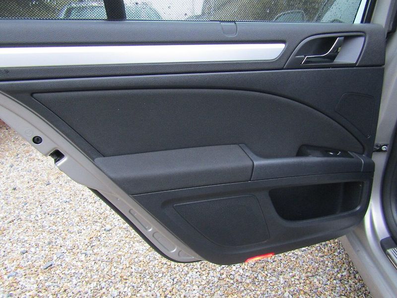 Škoda Superb (2011) 1.6 TDI 77kW - fotka 22 z 45