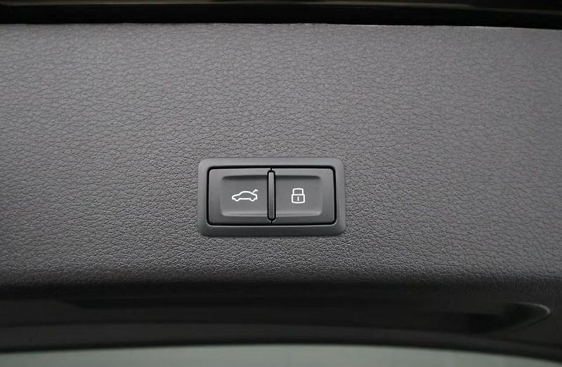 Audi Q8 e-tron 55 Q 360k Matrix Pano 4 zóny  - fotka 28 z 28