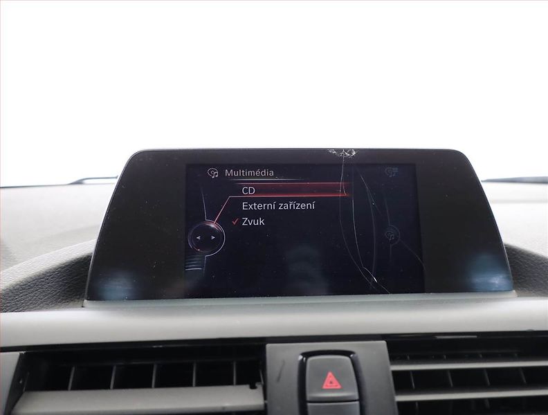 BMW Řada 1 (2014) 116d, Navi, Tempomat - fotka 12 z 21