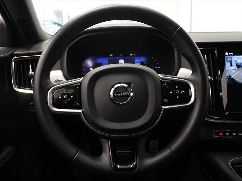 Volvo V90 2,0 T8 AWD PLUS Dark 59tkm. - fotka 9 z 27