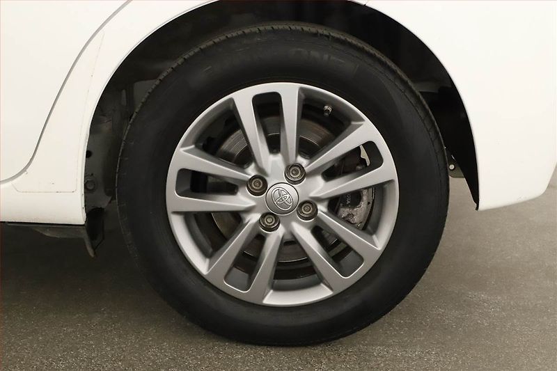 Toyota Yaris (2015) 1.5 Hybrid, Automat, Tempomat - fotka 23 z 23