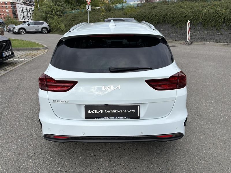 Kia Ceed 1,5 TGDi TOP ZÁRUKA - fotka 4 z 40
