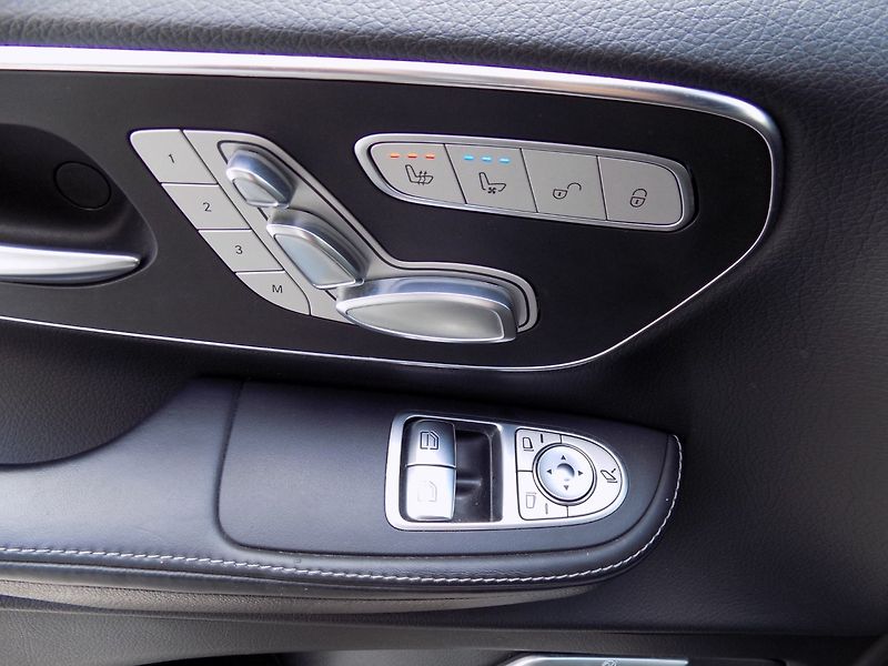 Mercedes-Benz Třídy V (2021) 300d/4Matic/Long/AMG/AirMatic/ - fotka 43 z 49