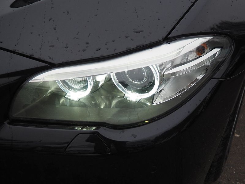 BMW Řada 5 (2014) 3.0D xDrive, Headup display - fotka 7 z 37