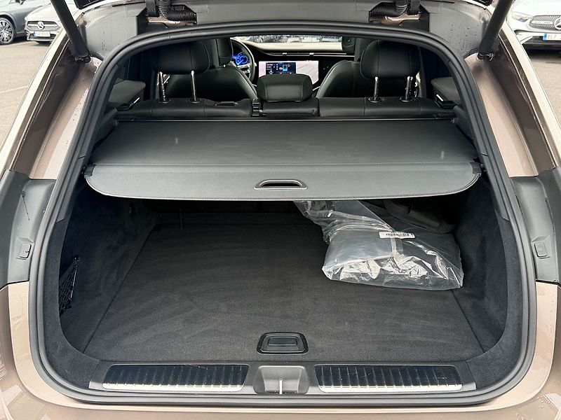 Mercedes-Benz EQE 500 4MATIC SUV Electric Art Ed - fotka 13 z 37