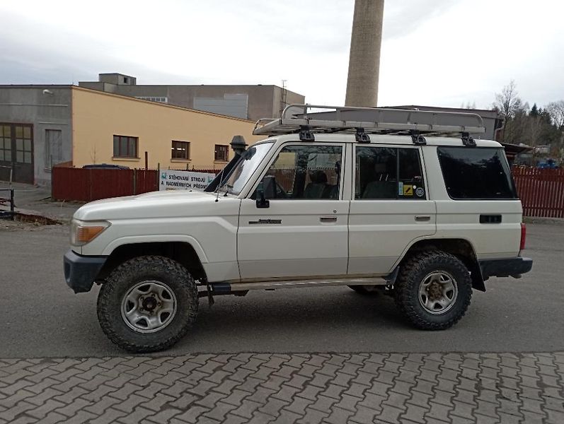 Toyota Ostatní (2009) HZJ 5 místná - fotka 3 z 31