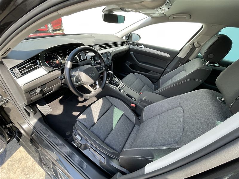 Volkswagen Passat Variant 2,0 TDI DSG R-line Pak LED+ACC - fotka 5 z 22