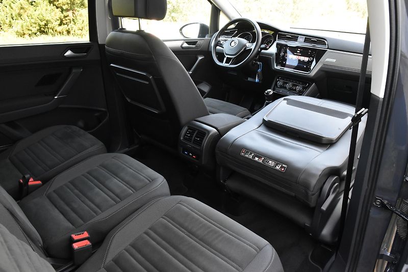 Volkswagen Touran 2.0 TDi COMFORTLINE,NAVI,MASÁŽ - fotka 36 z 51