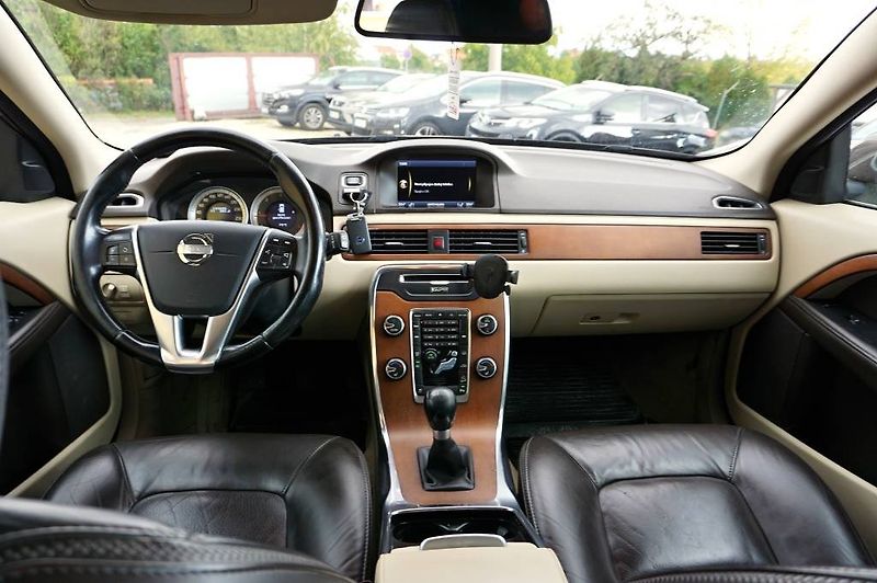 Volvo XC70 (2011) SUMMUM 2,4 D5 158 kW - fotka 24 z 47
