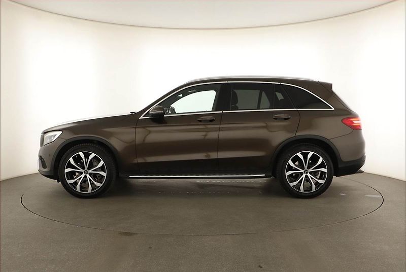 Mercedes-Benz GLC (2015) 220 d 4MATIC, 4X4 - fotka 3 z 20