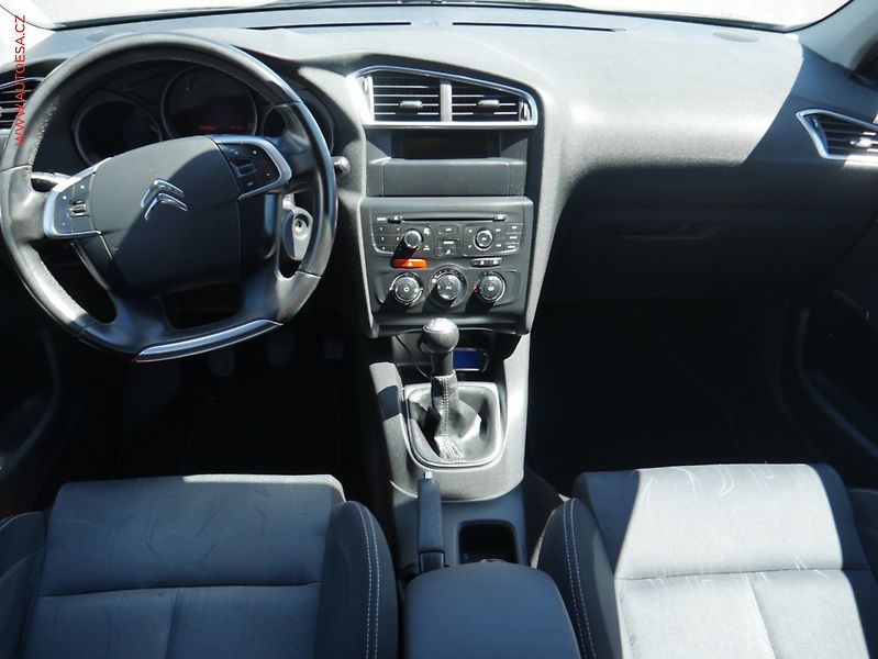 Citroën C4 (2011) 1.4i, ČR, AC, park.asist - fotka 8 z 18