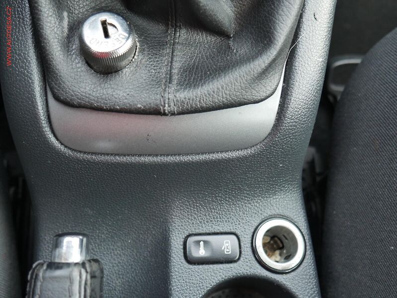 Škoda Octavia (2011) 1.2 TSi, ČR, Active, AC - fotka 18 z 18