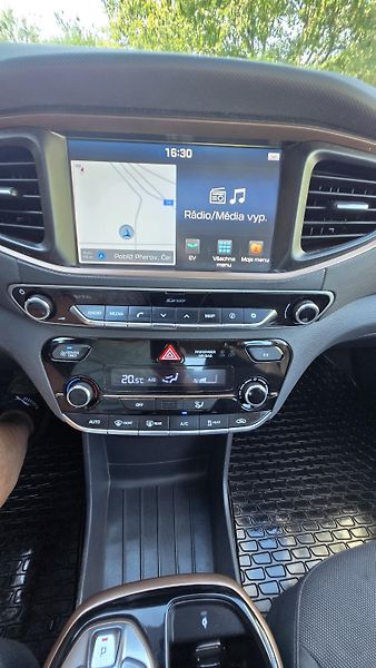 Hyundai Ioniq ELECTRIC DRIVE 88KW STYLE  - fotka 38 z 48