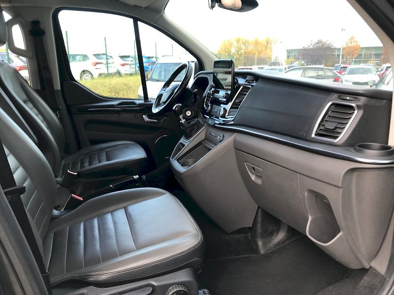 Ford Tourneo Custom (2018) - fotka 15 z 26