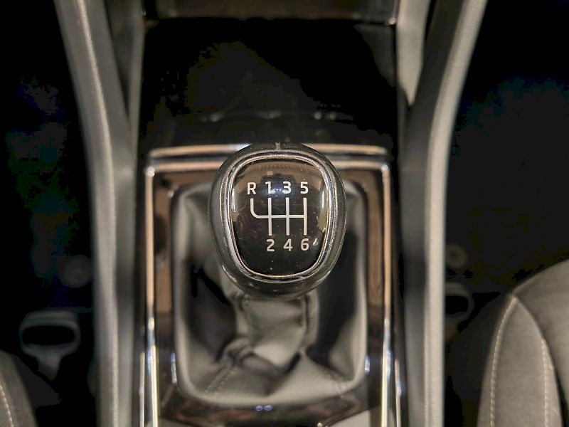 Škoda Karoq (2018) 1.6 TDI 85 kW Ambition - fotka 17 z 28