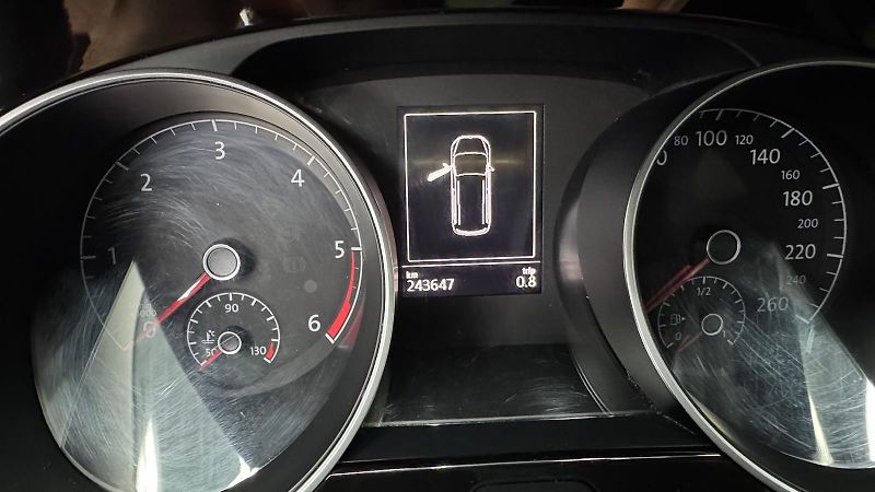 Volkswagen Touran (2016) 2.0TDI 110KW - fotka 8 z 25