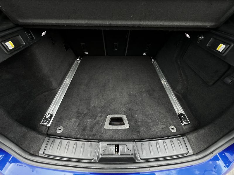 Jaguar F-Pace 25D AWD 177kW R-Sport DPH TZ - fotka 26 z 29