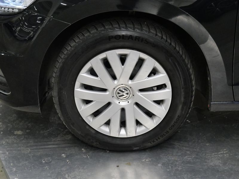 Volkswagen Touran - fotka 10 z 24