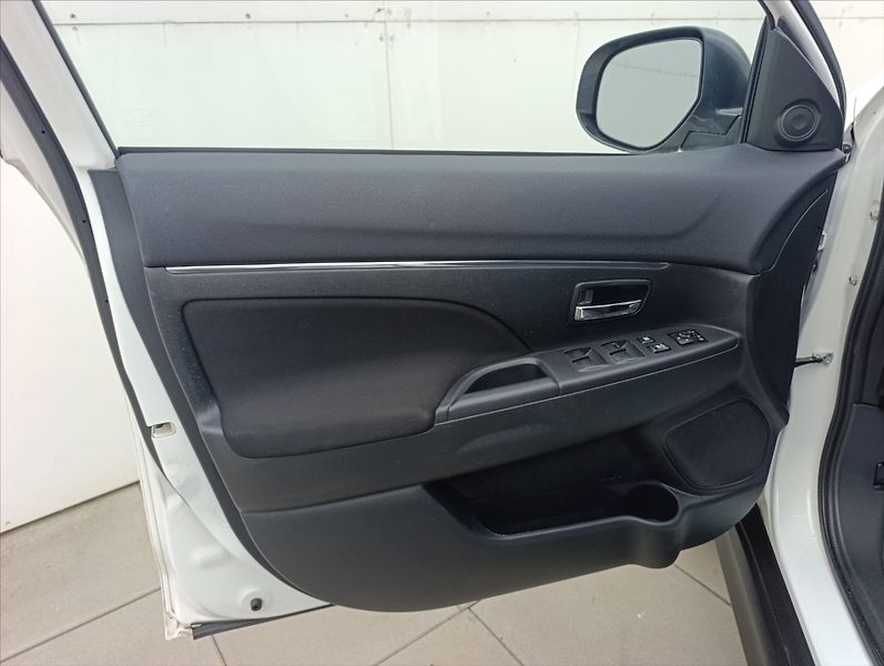 Mitsubishi ASX 1,6 DI-D 4x4 Kamera Navigace - fotka 12 z 37