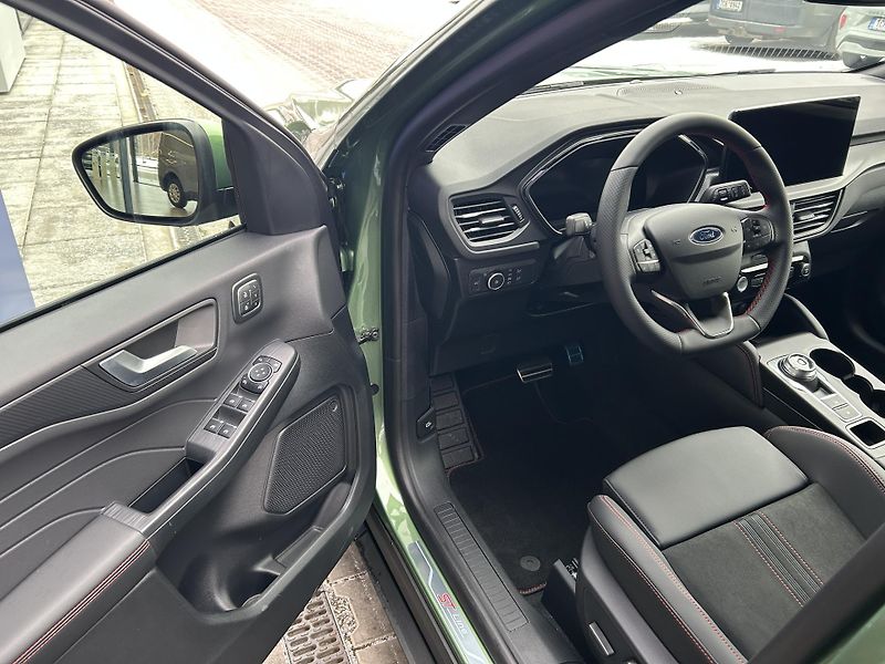 Ford Kuga 2.5Hybrid PHEV 134kW ST-Line X - fotka 16 z 37