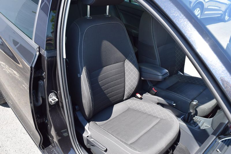 Škoda Rapid (2016) 1.2TSI 81kw STYLE XEN NAVI PAN - fotka 35 z 45