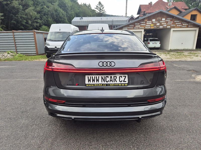 Audi e-tron SPORTBACK S 370kw SOH 96% - fotka 8 z 48