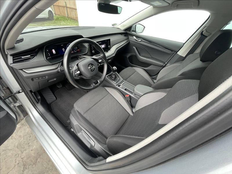 Škoda Octavia 2,0 TDI Combi Ambition Plus KE - fotka 5 z 24