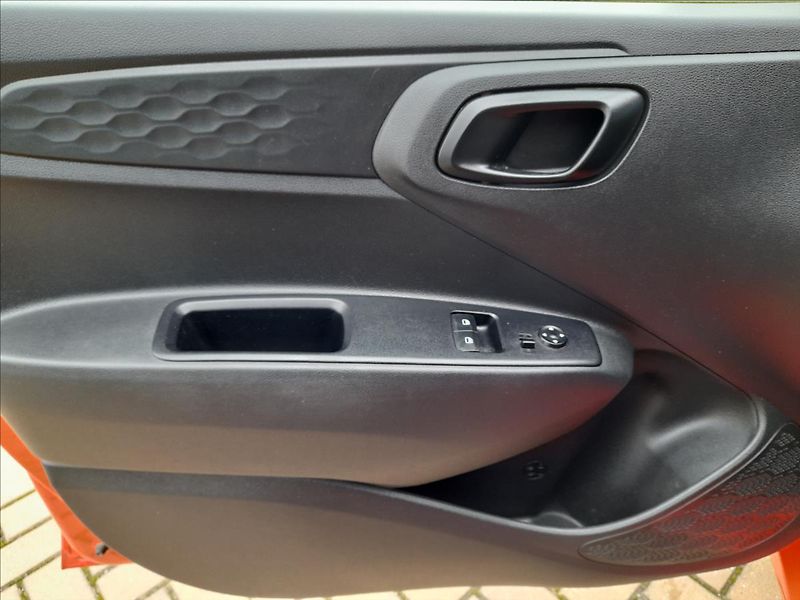 Hyundai i10 1,0 MPi AUTOMAT - fotka 8 z 18
