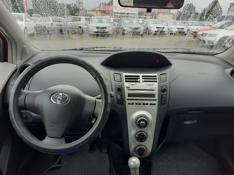Toyota Yaris (2008) 1.3 i KLIMA ČR - fotka 7 z 27
