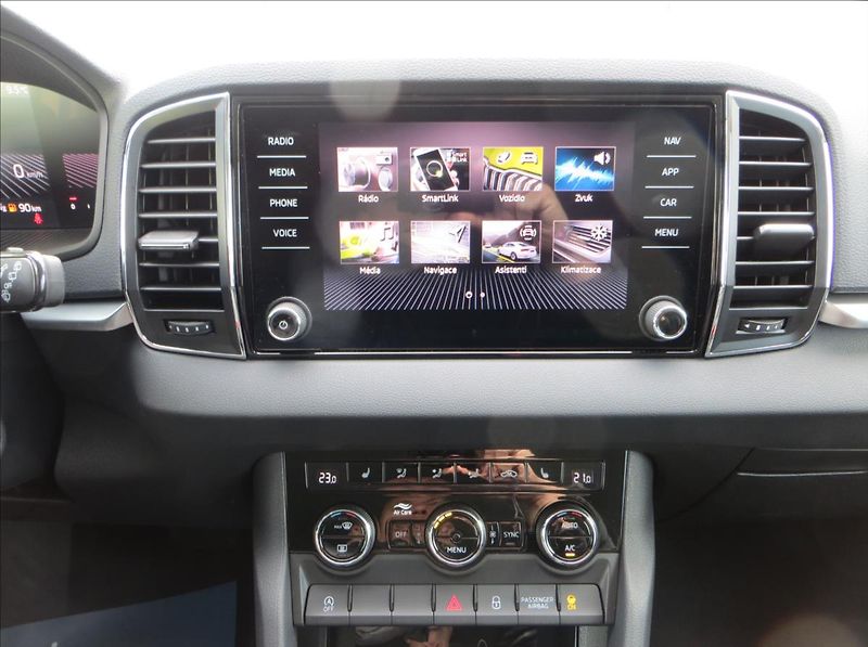 Škoda Karoq 1,5 TSI 110kW DSG Ambition ČR - fotka 16 z 24