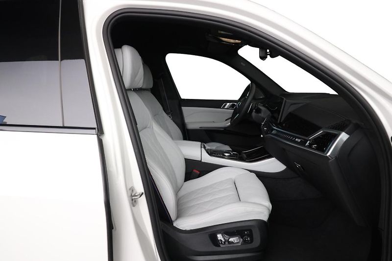 BMW X5 xDrive30d - fotka 22 z 28