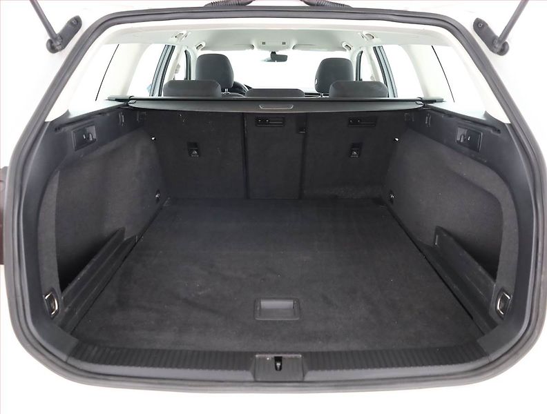 Volkswagen Passat (2017) 2.0 TDI, Serv.kniha, Navi - fotka 14 z 15
