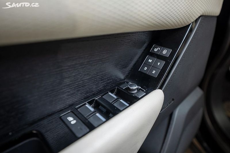 Land Rover Range Rover Velar 2.0 P250 184 kW - fotka 23 z 33