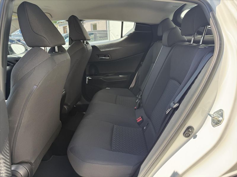 Toyota C-HR 1,8 Comfort Business - fotka 10 z 18