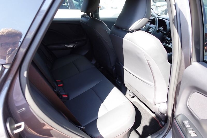 Lexus LBX 1,5 HEV Elegant Tech - fotka 14 z 35