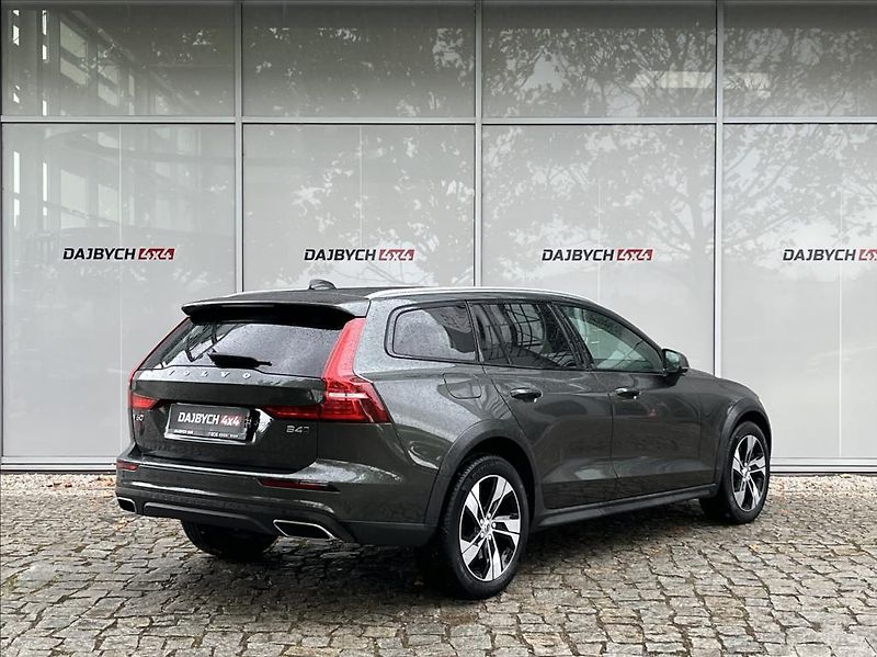 Volvo V60 2,0 CROSS COUNTRY - REZERVACE - fotka 5 z 23