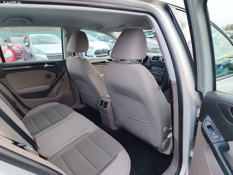 Volkswagen Golf (2011) - fotka 17 z 31