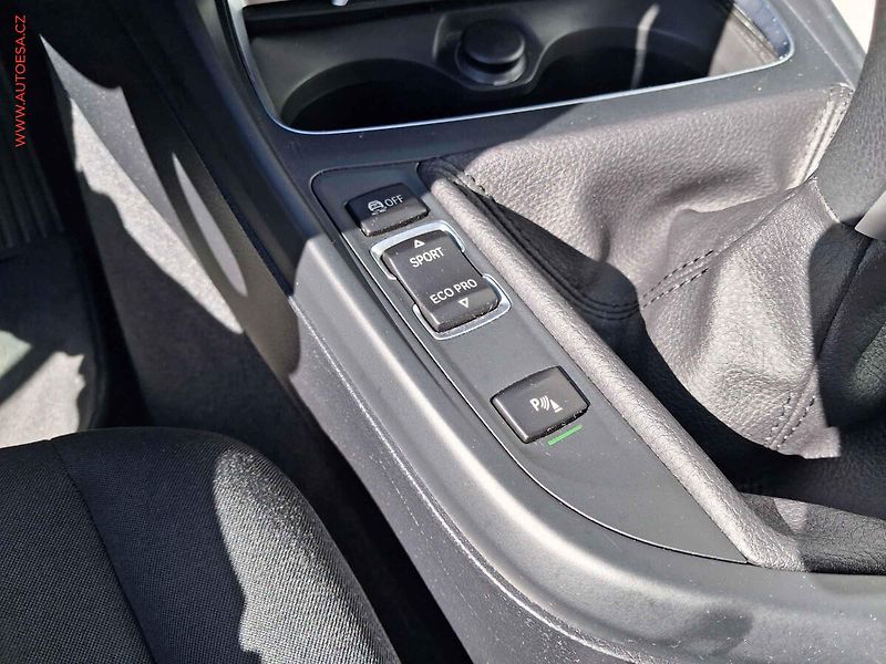 BMW Řada 1 (2018) 1.5i 118i, LED, navi, +ALU - fotka 19 z 21