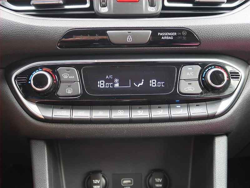 Hyundai i30 (2022) 1.5 T-GDI MHEV, Serv.kniha - fotka 16 z 17