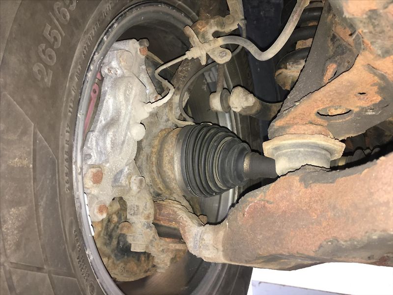 Toyota Land Cruiser 3,0 D-4D 127kW 8-míst ČR 1.maj - fotka 26 z 44