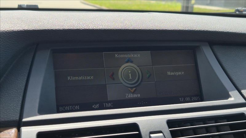 BMW X6 3,0 225 Kw 35i xDrive ČR 2.maj - fotka 18 z 19