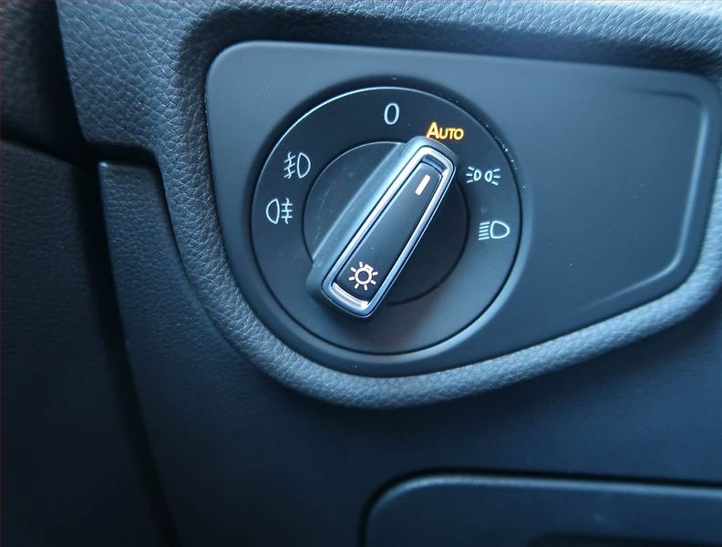 Volkswagen Touran (2020) Comfortline 2.0 TDI, Navi - fotka 17 z 20